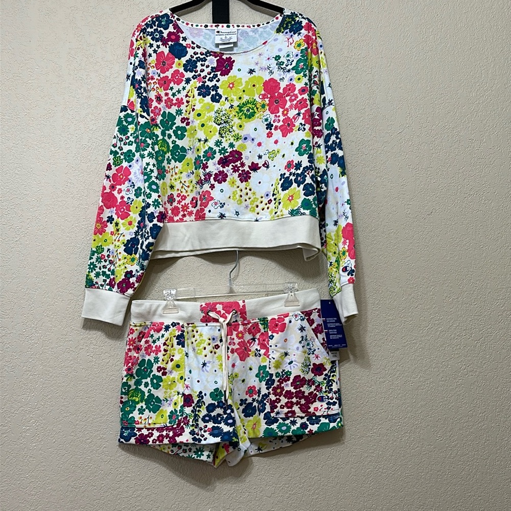 Champion sweater with shorts, set. Size L.